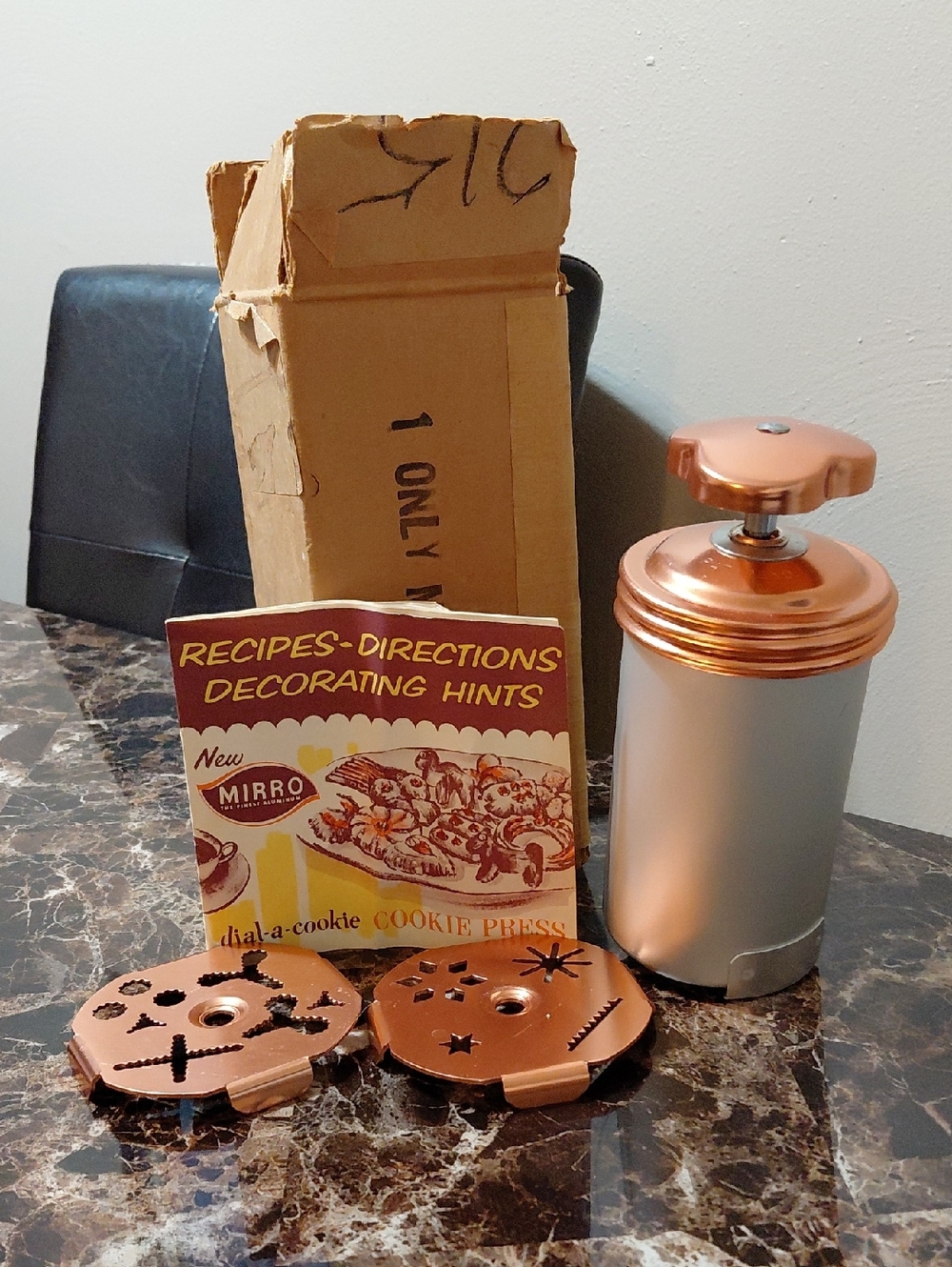 Vintage Mirro Dial-a-Cookie Cookie Press Set with Recipe Booklet